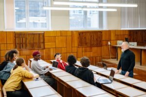 Estudiantes en clase - Oferta educativa UDS
